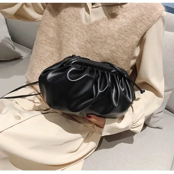 A Nők Egyszerű Gombóc Messenger Bag Tervező Retro 2021 Új Divat Felhő Kors Női Válltáska Dagály Kézitáska Retikült