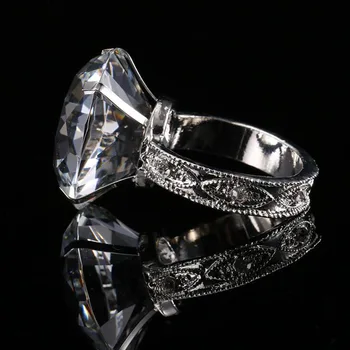 40mm Crystal Üveg Gyémánt Szalvéta Gyűrű Romantikus Asztal Dekoráció, Kézműves lakodalom Haza Díszek, Ajándékok Fém Miniatűr